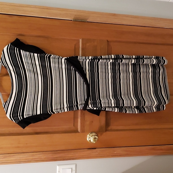 LIZ LANGE STRIPED CAP SLEEVE DRESS with side waist tie. Black White Sz L - Picture 6 of 7
